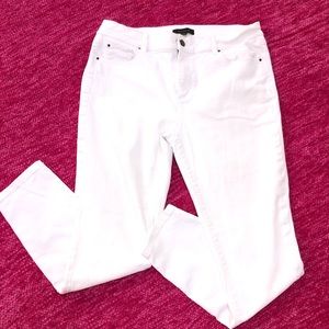 🍉 3/$15 Ann Taylor White Skinny Jeans